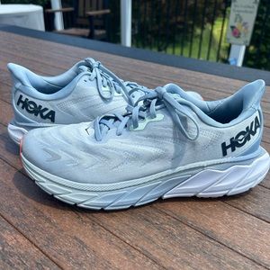 Lightly Used Women’s Hoka Arahi 6 running shoes: size 10